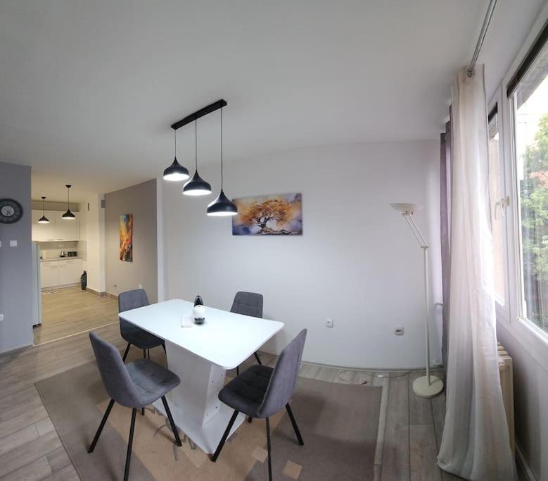 City Center Apt Wfree P Skopje Exterior photo